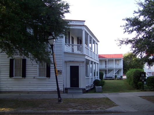 A "single house" in Charleston.